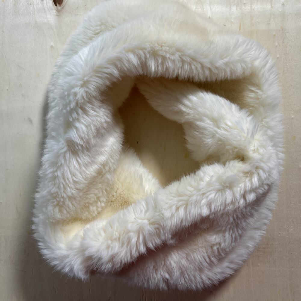 Land’s End Faux Fur Infinity Scarf / Cowl Super Soft ivory / off white 7" x 36"
